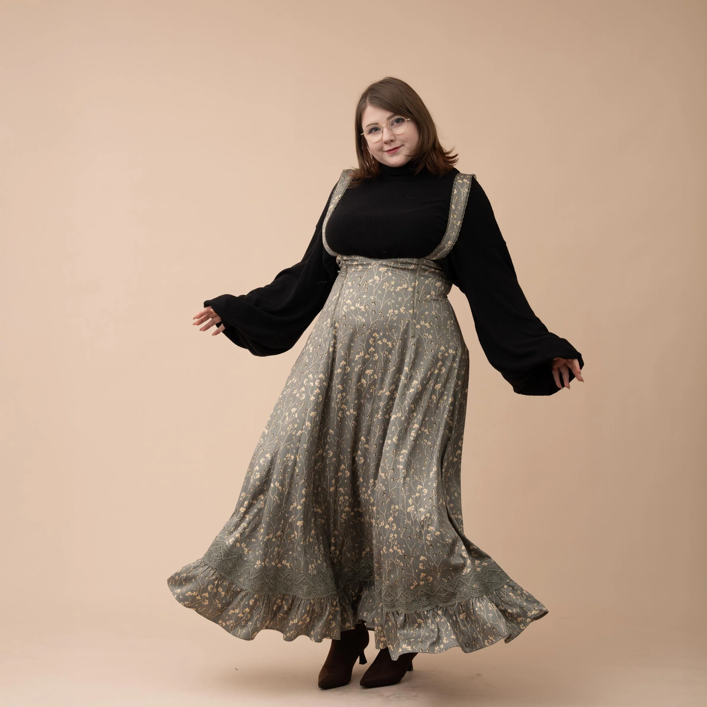 Cottage Jumperskirt in Green - Image 5