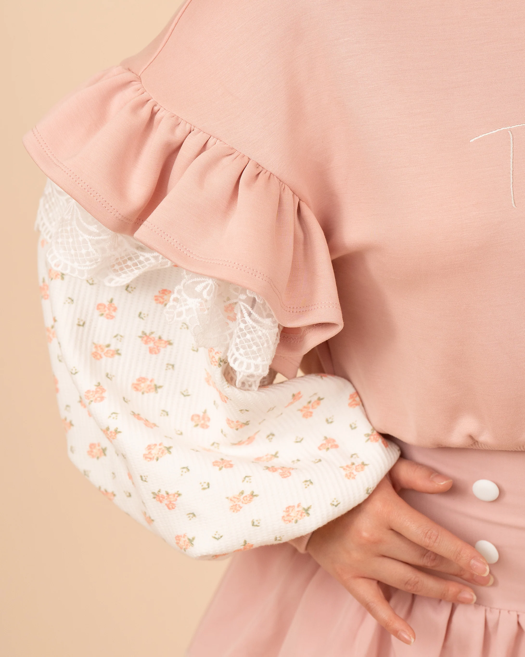 (Pre-Order CLOSED) Tea & Roses Sweater (Estimated Shipping Date April 15th - 22nd) - Image 5